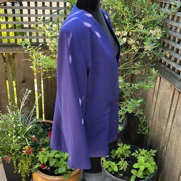 Size 14, Shorts and Matching Blazer, Suit. Gorgeous Royal Saphire Blue. - Picture 5 of 15